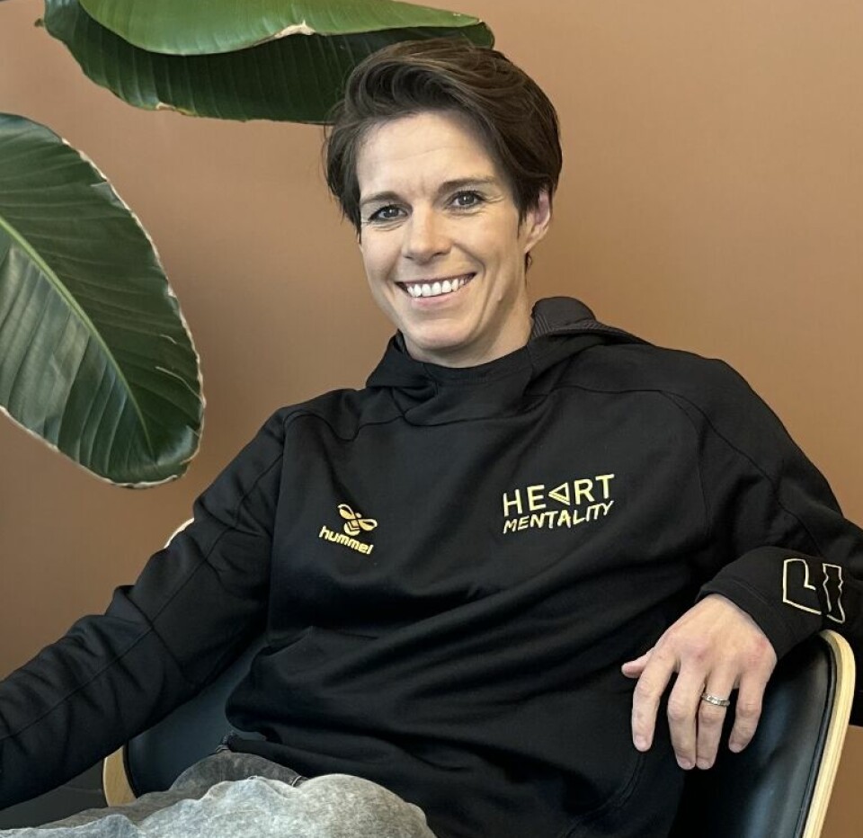 ANJA HAMMERSENG-EDIN: En av Norges beste håndballspillere fram til hun la opp i 2017. Daglig leder og gründer av verdens første treningssenter for mental trening – Fearless Heart. Foredragsholder og forfatter.