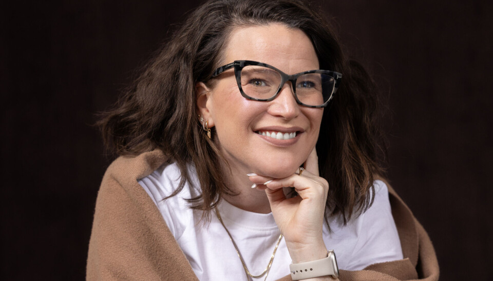 Adele Røssnes er arbeidsrettsjurist og jobber strategisk med lønn og likestilling i arbeidslivet. Hun mener økonomisk likestilling ikke skjer av seg selv – og at strukturelle forskjeller må synliggjøres og endres.