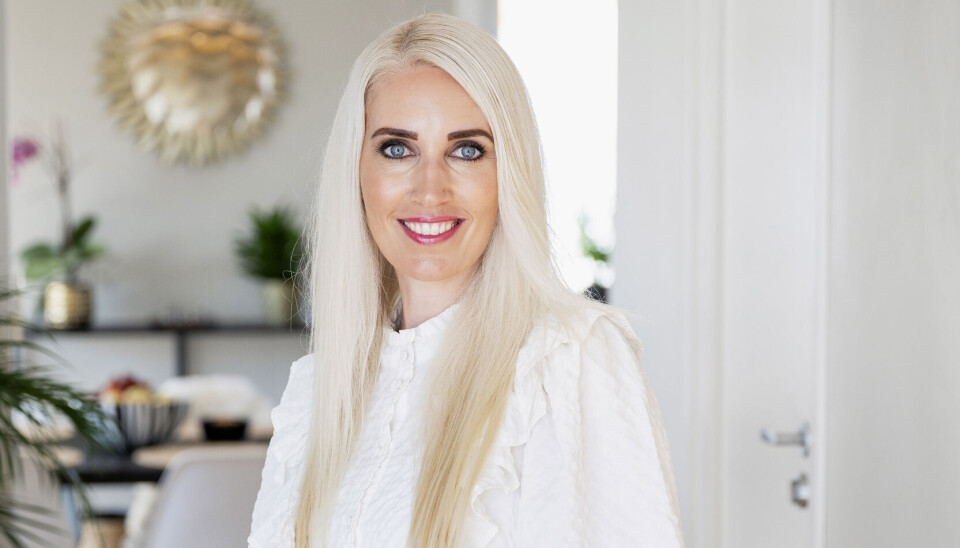 Cathrine Midtgård er coach, foredragsholder og forfatter. Hun har selv erfart hvordan ufrivillig skolefravær rammer hele familien.