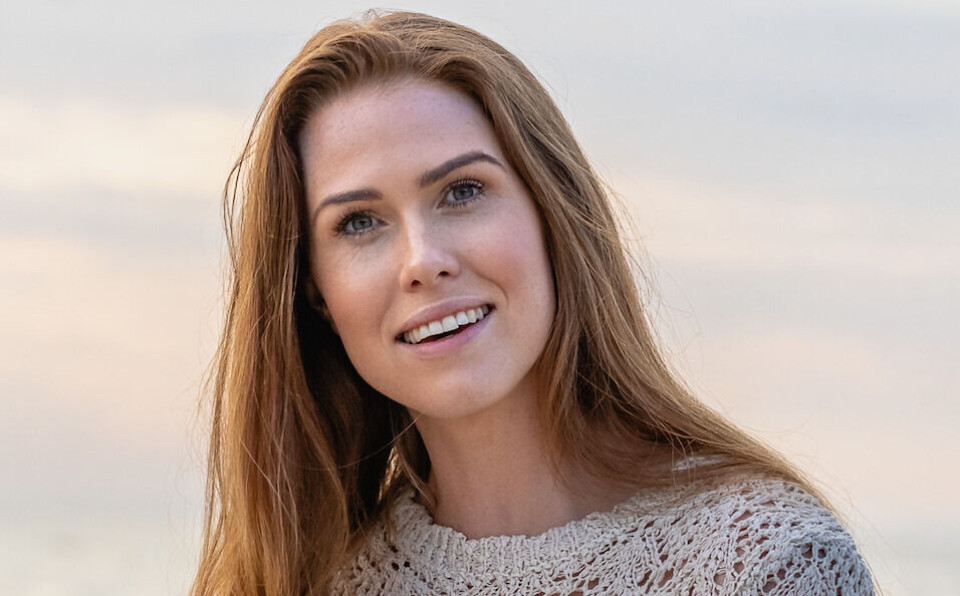 – Kanskje det du trenger aller mest – er å gi deg selv tillatelse til å gjøre mindre, sier Anette Richardsen. Nytelse er ikke luksus, men en nøkkel til å roe ned nervesystemet og finne tilbake til ekte hvile.