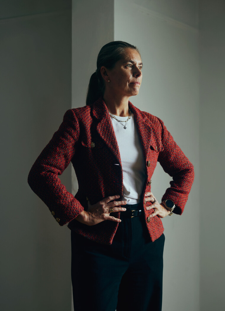 – Jeg har alltid hatt en nysgjerrighet, en lyst til å spørre hvorfor. Jeg har aldri vært redd for å utfordre normene rundt meg, sier Louise Dedichen. Hun avsluttet nylig en banebrytende karriere som Norges første kvinnelige viseadmiral.