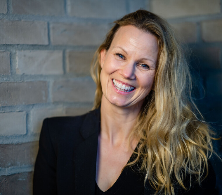 Aina Lemoen Lunde leder Feddie Ocean Distillery – et kvinneeid destilleri som vil inspirere flere kvinner til å investere, eie og ta plass.